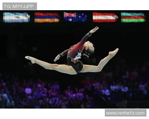 中国体操女队演练新难度动作，网友赞叹不已