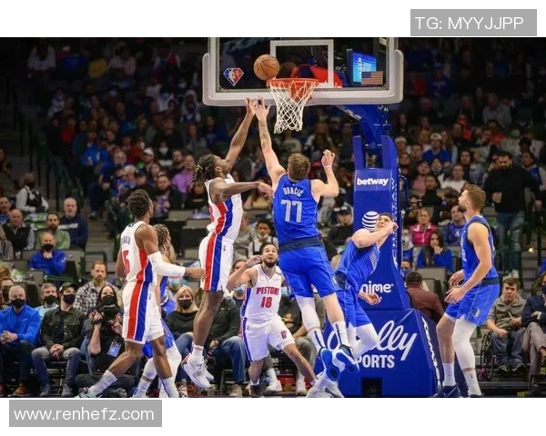 超级对决之夜 独行侠与成看点激烈碰撞展开精彩较量 超级对决之夜 独行侠与成看点激烈碰撞展开精彩较量